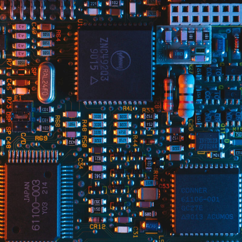 L’autoritarismo nell’era digitale. I rischi del tecnosoluzionismo